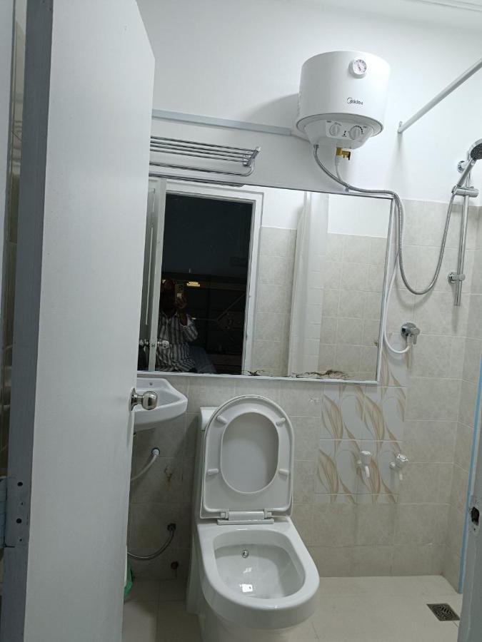 Ontrack Travel Transit Hotel Male Exterior photo